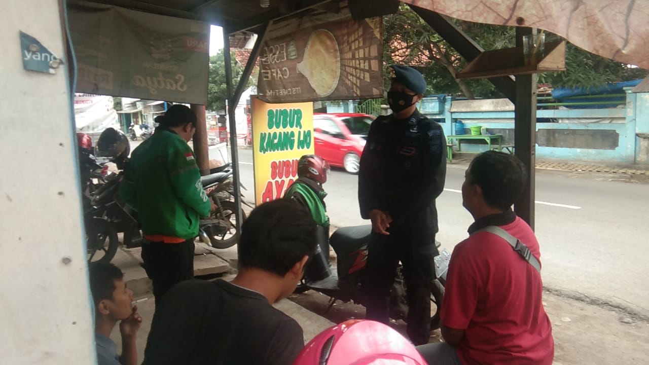 Hadir Di Tengah Masyarakat, Personil Kompi 1 Yon C Brimob Jabar Sosialisasikan Prokes