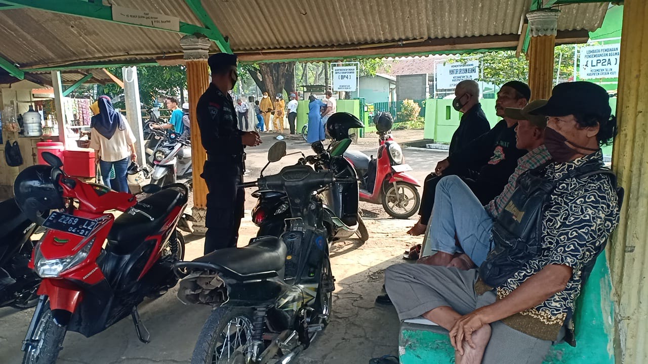 Tetap Semangat Memberikan Yang Terbaik Untuk Masyarakat Brimob Jabar Laksanakan Sosialisasi Prokes