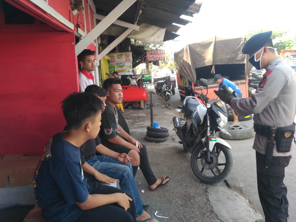 Patroli Brimob Jabar Ingatkan Kaum Millenial, Selalu Pakai Masker Dan Bersama Putus Mata Rantai Covid 19