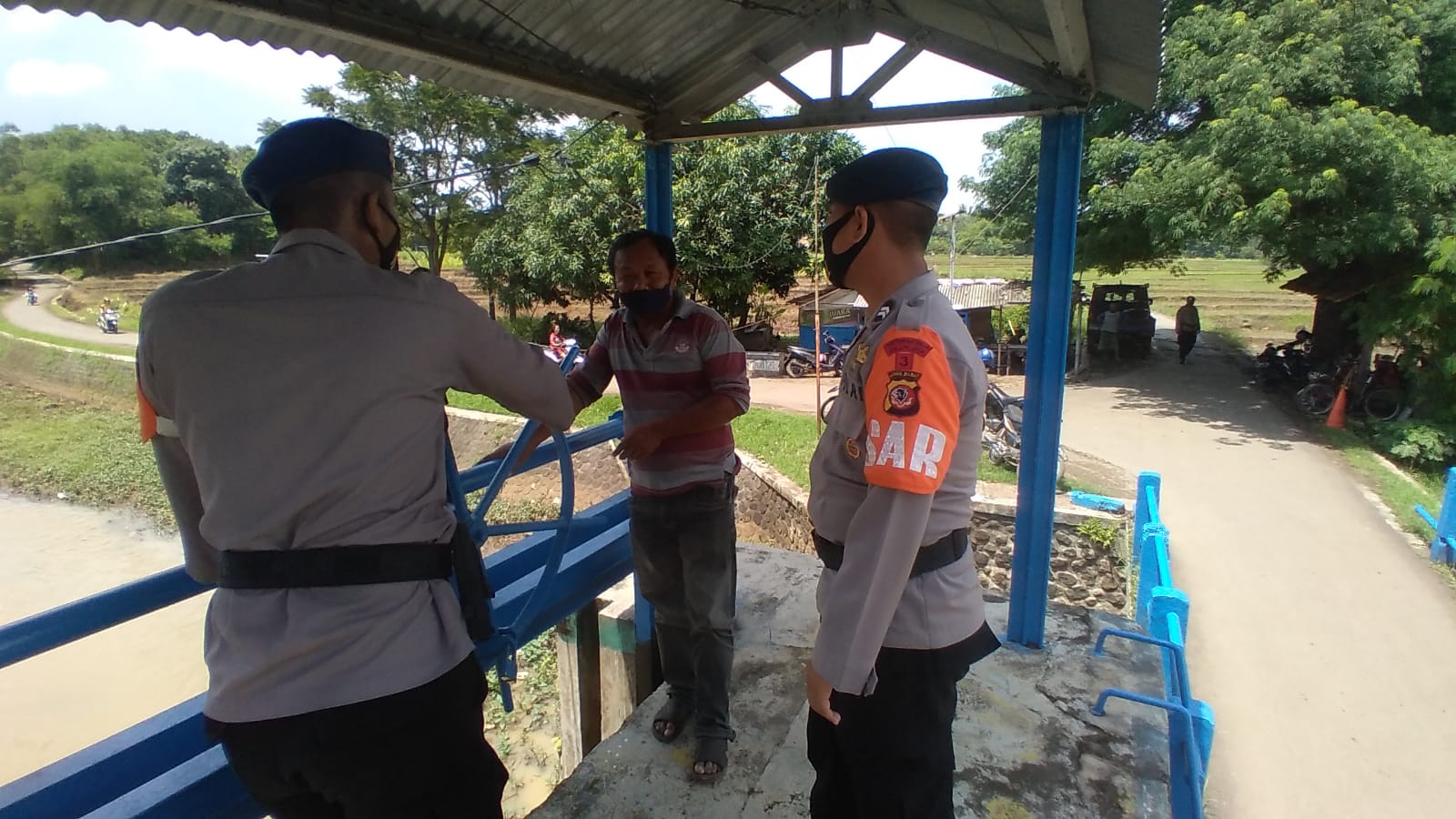 Brimob Jabar Patroli Siaga SAR Cek Rutin Ke Titik Rawan Banjir Di Kabupaten Cirebon