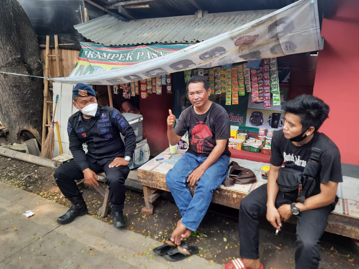 Brimob Jabar Beri Himbauan Protokol Kesehatan Kepada Warga Cikampek