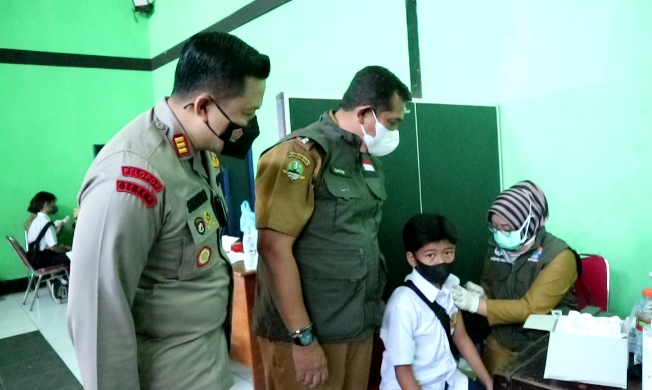 Kabid Humas Polda Jabar : Gebyar Vaksin Presisi, Polisi Bagi – Bagi Hadiah