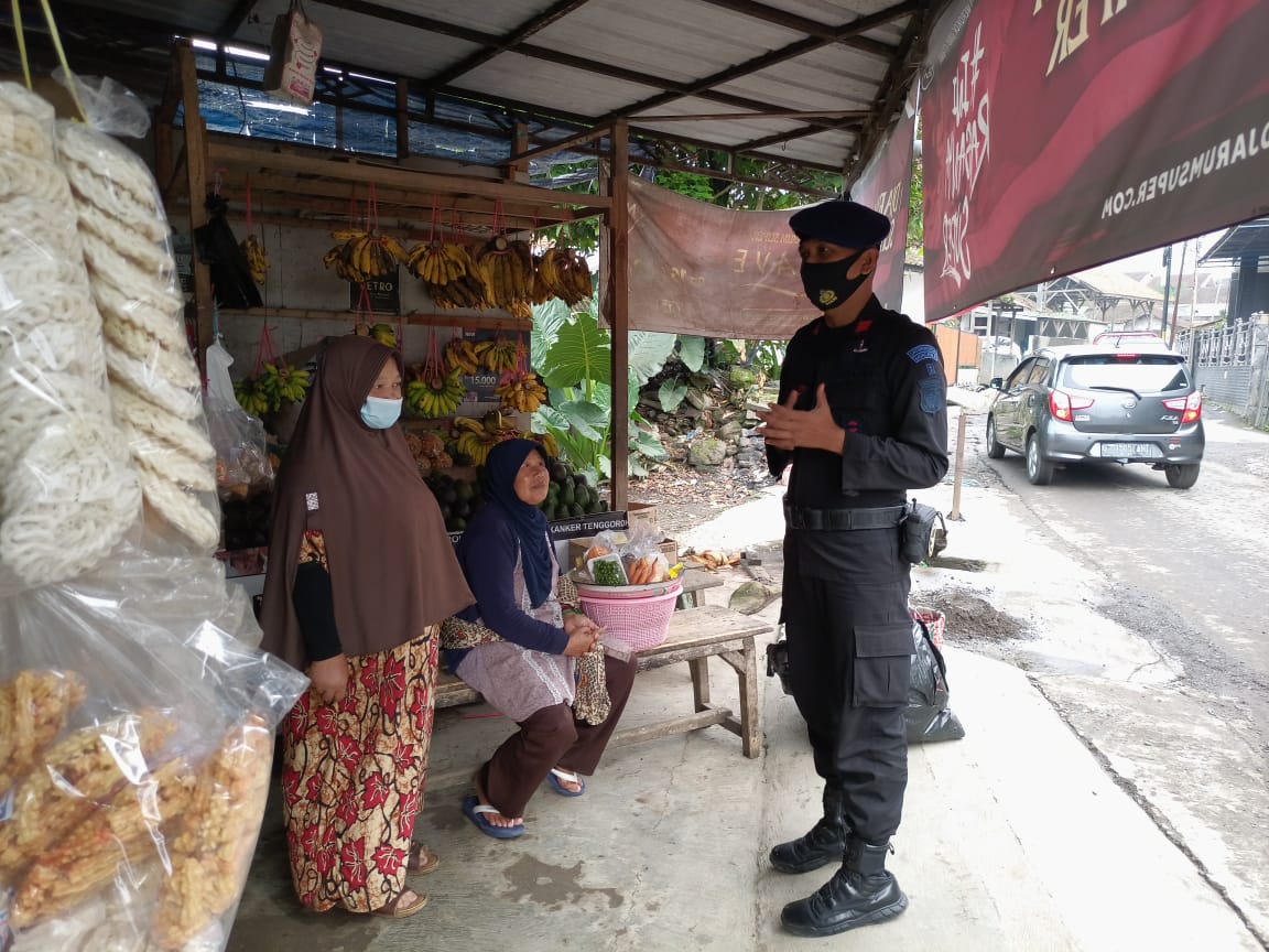 Segala Upaya Pendisiplinan Protokol Kesehatan dilakukan Personel Brimob Jabar Kepada Masyarakat
