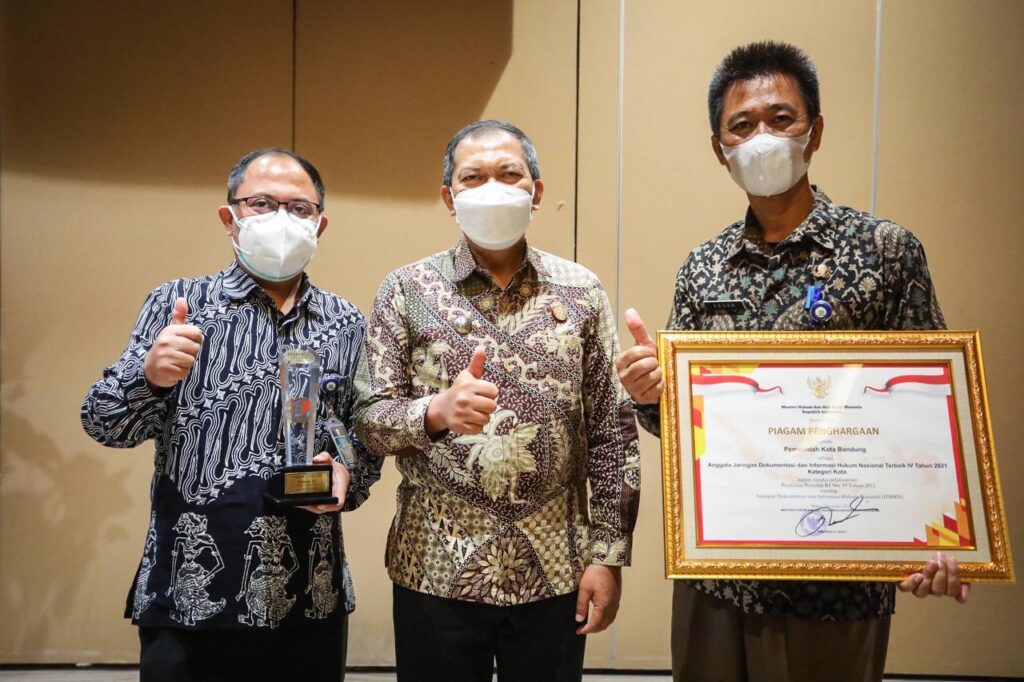 Pemkot Bandung Kembali Raih Penghargaan dengan Predikat 5 Terbaik Sebagai Pengelola JDIH