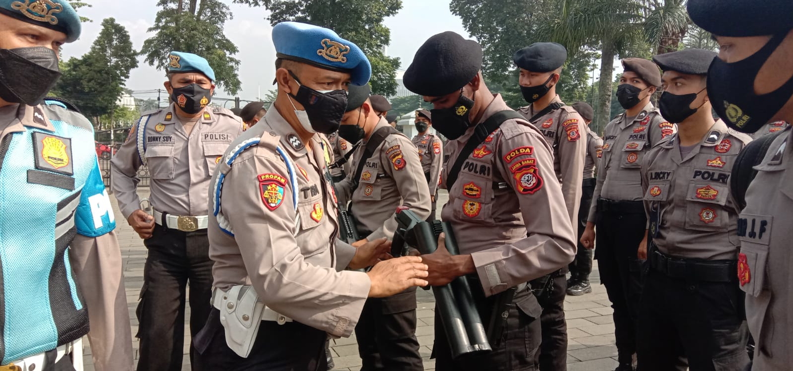 Polisi Kawal dan Amankan Aksi Unjuk Rasa Buruh