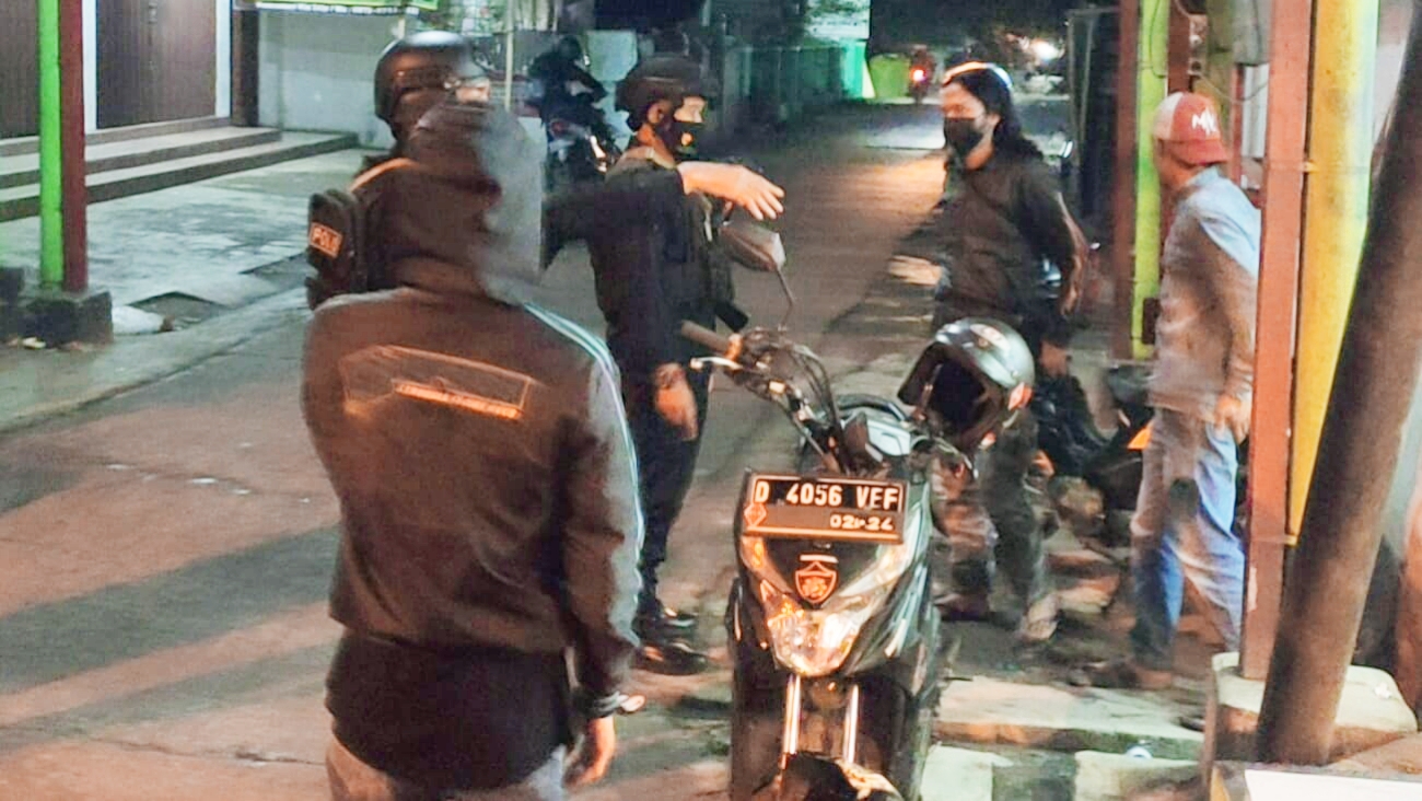 Brimob Jabar Tegaskan Penggunaan Masker Dan Sampaikan Pesan Kamtibmas Ditengah Pandemi