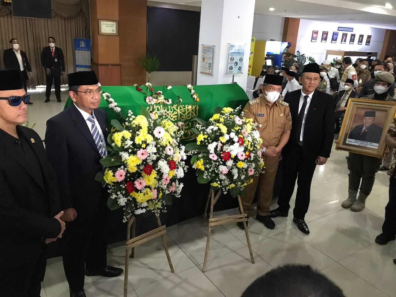 Pimpinan dan Anggota Dewan Kenang Sosok Mendiang Ade Supriadi