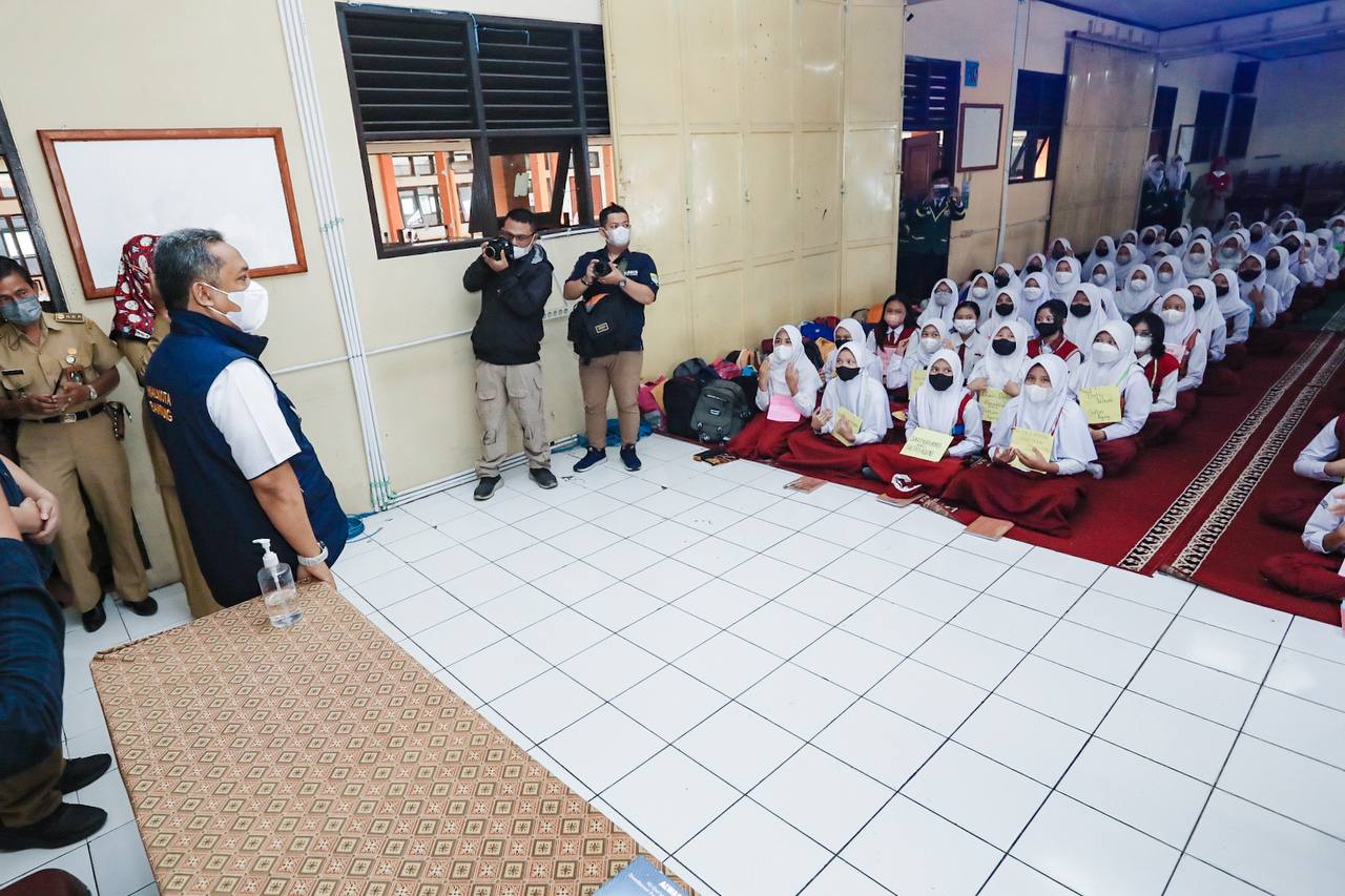 Wali Kota Bandung Ingatkan Taat Prokes Saat MPLS dan PTM