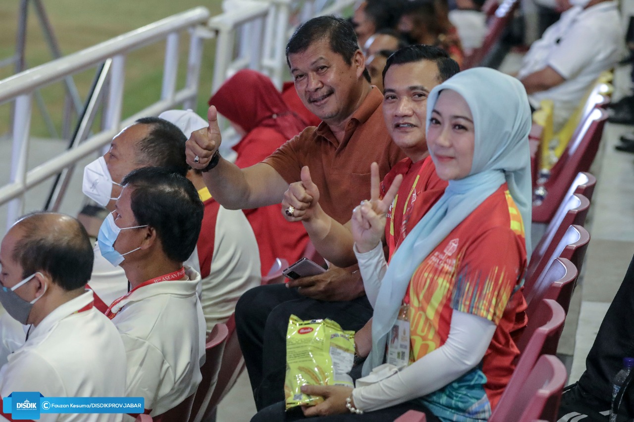 Kadisdik Jabar Hadiri Penutupan ASEAN Para Games XI Tahun 2022 di Stadion Manahan