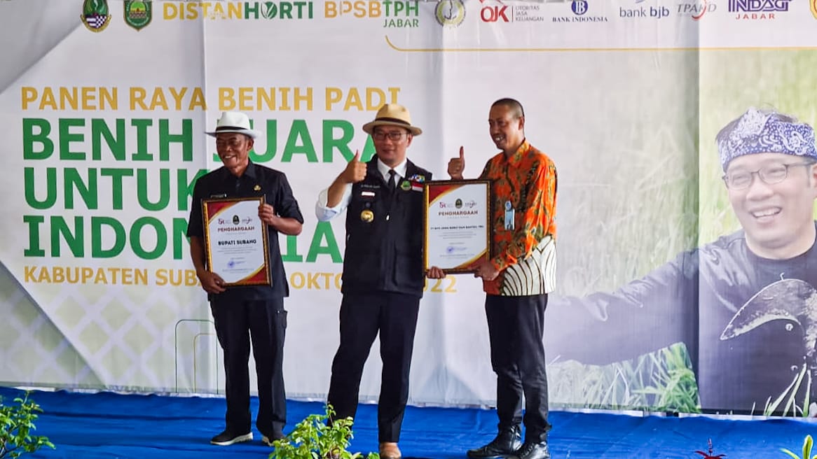 Sejahterakan Petani Melalui Pembiayaan Sistem Resi Gudang, bank bjb Diganjar Penghargaan oleh Gubernur Jabar