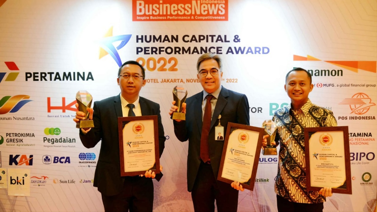 Kembali Torehkan Prestasi di Penghujung Akhir Tahun, bank bjb Kini Raih Penghargaan Human Capital & Performance Awards 2022
