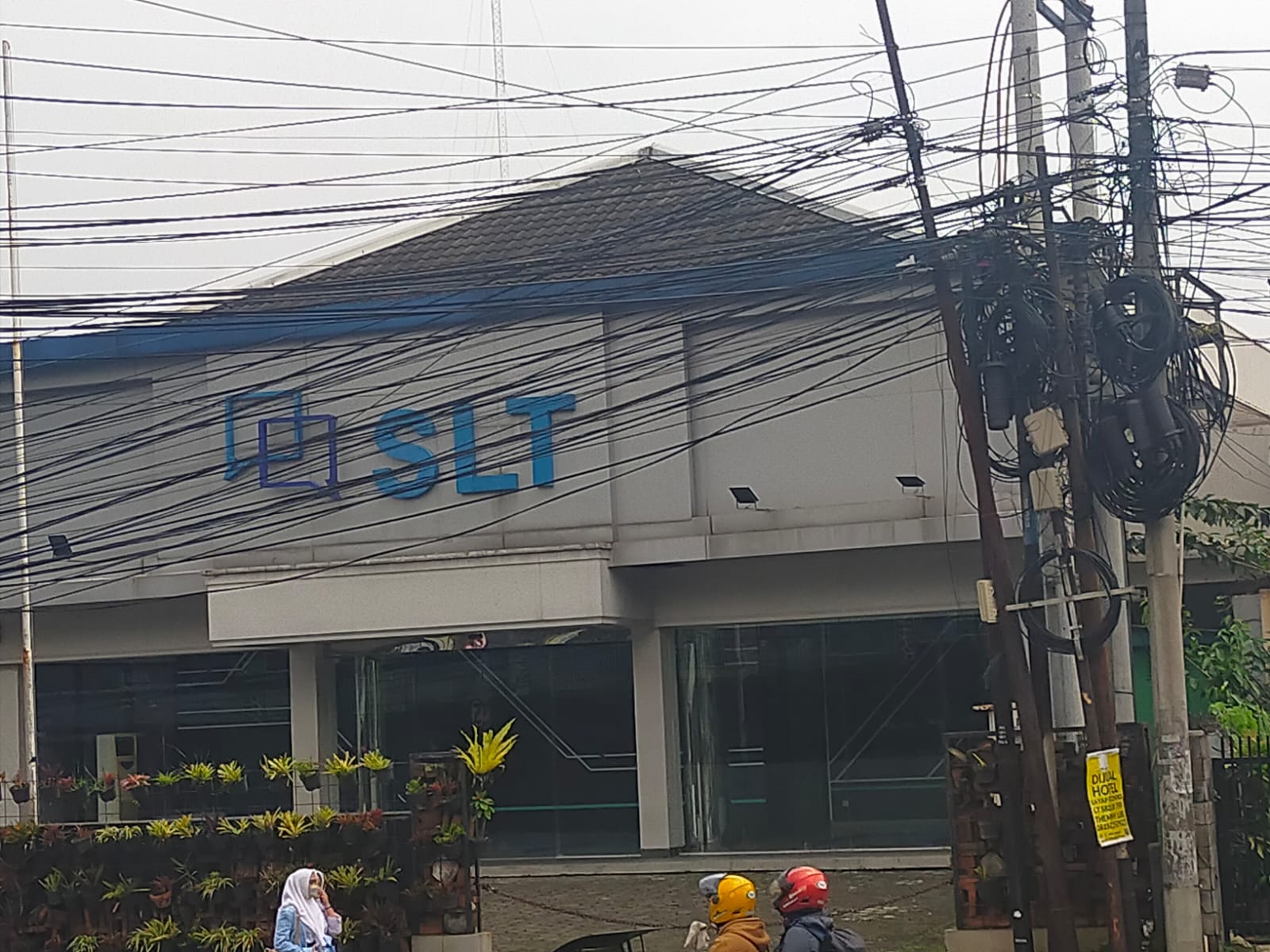 Alamak! Kota Bandung Jadi Sarana Reuni Tiang Jaringan