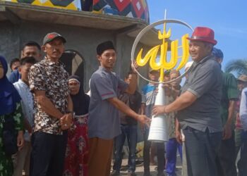 Dadan Tri Yudianto Bantu Kubah Masjid Al-Ishlah Cipariuk Kecamatan Salopa