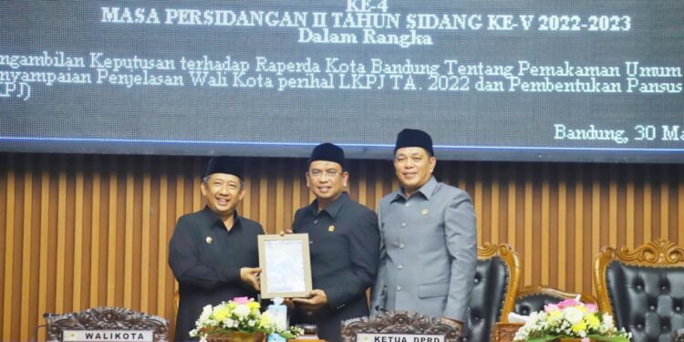 Gelar Rapat Paripurna, DPRD Bahas Pelayanan Pemakaman Umum, LKPJ, dan Kerja Sama