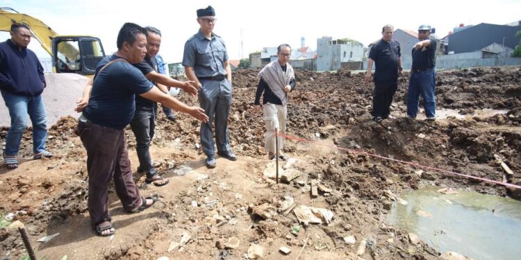 Terima Aspirasi Warga, Edwin Senjaya Sambangi Pembangunan Berdampak Banjir akibat Proses Pembangunan