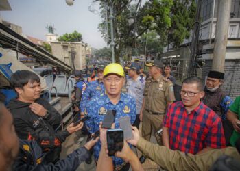 Hardiknas, Plh Wali Kota Bandung: Pendidikan Pilar Utama, Tanpanya Dunia Akan ‘Gelap’