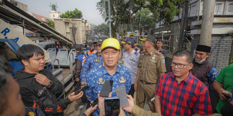 Hardiknas, Plh Wali Kota Bandung: Pendidikan Pilar Utama, Tanpanya Dunia Akan ‘Gelap’