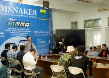 Peringati May Day, Disnaker dan Forum Komunikasi Serikat Pekerja Gelar Bakti Sosial