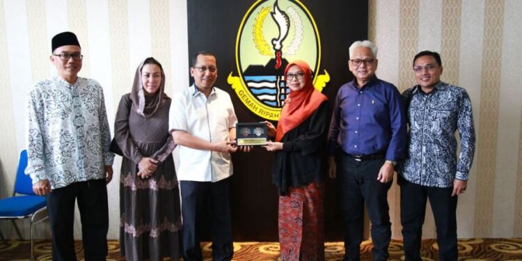 Sekretariat DPRD Jawa Barat Terima Kunjungan Kerja Komisi B dan D DPRD DKI Jakarta