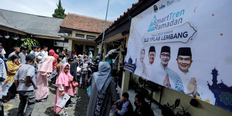 Siswa SLB ABC YPLAB Sisihkan Uang Saku untuk Bantu Sesama