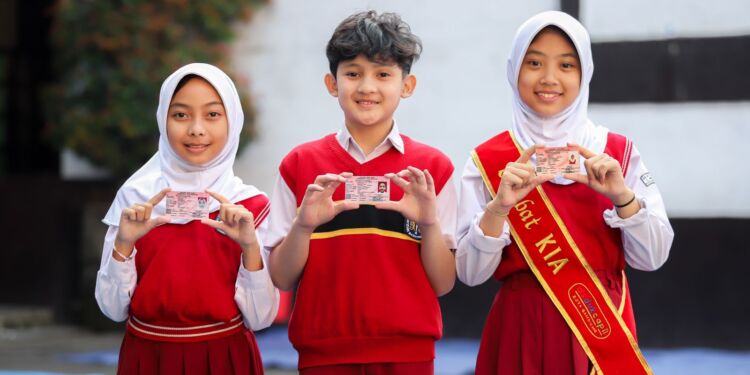 Bandung Kota Ramah Anak: Permudah Pembuatan Akte Hingga Rp120 Miliar untuk Siswa RMP