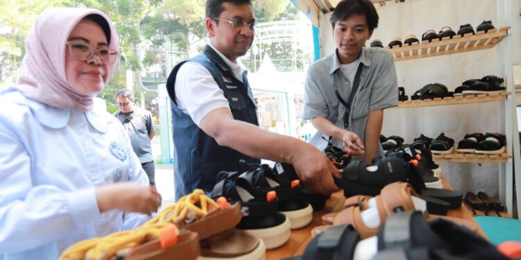 Hadiri Festival Sentra Industri, Tedy Rusmawan Dorong Daya Saing Produk Lokal