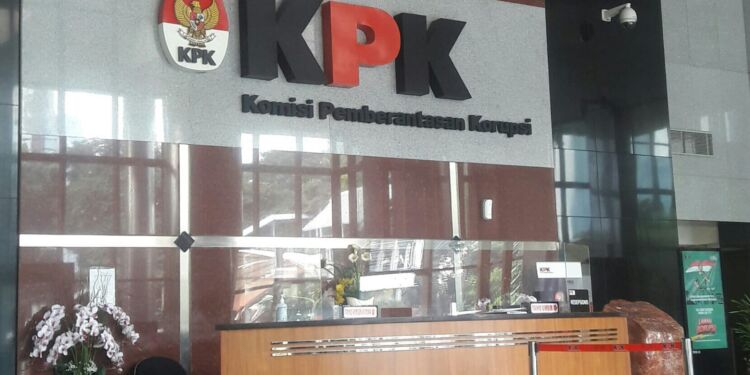 Novel Baswedan Sentil Firli Bahuri Soal OTT Basarnas: Main Badminton Bukan Tugas Pimpinan!