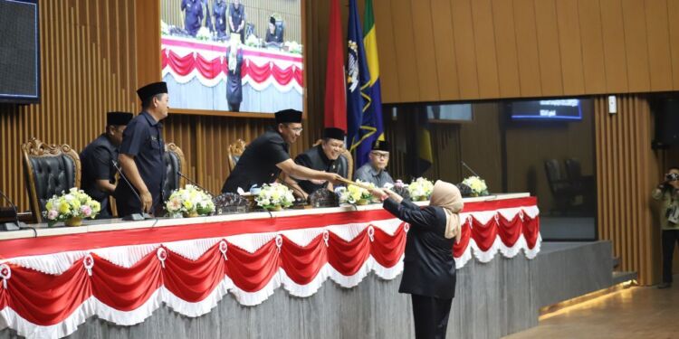 Pandangan Umum Fraksi PDIP Terhadap 5 Raperda Baru 2023