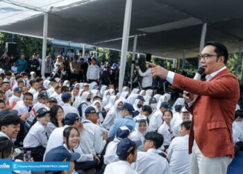 Ridwan Kamil Buka PLS SMA, SMK, dan SLB Jabar Tahun 2023 di SMKN 12 Bandung
