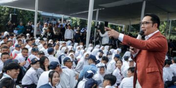 Ridwan Kamil Buka PLS SMA, SMK, dan SLB Jabar Tahun 2023 di SMKN 12 Bandung