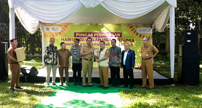 Sukses Terapkan Eco-Office, Sekretariat DPRD Kota Bandung Dianugerahi Penghargaan