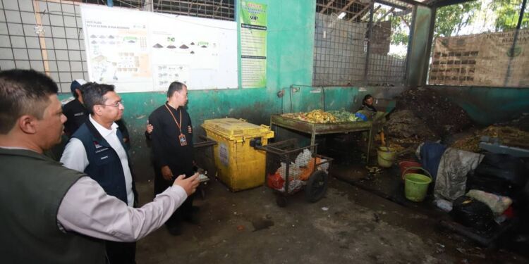 Tedy Rusmawan Apresiasi Konsistensi Kang Pisman oleh Karang Taruna Kharisma Manggala