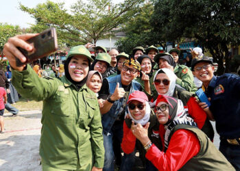 Edwin Senjaya Hadiri Lomba Lintas RW Piala Kelurahan Derwati