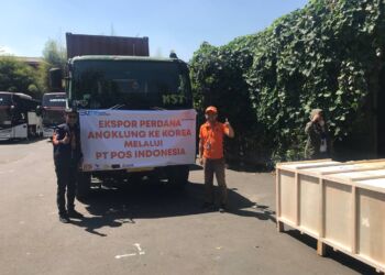 PT Pos Indonesia Sukses Lakukan Ekspor Perdana Angklung ke Korea Selatan