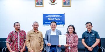 Gandeng Disdik Jabar, PT HMMI Serahkan 2 Unit Mobil untuk Pembelajaran di SMK