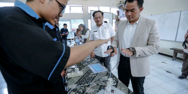 Job Fair SMKN 4 Bandung, Kadisdik Jabar: Lulusan SMK Disalurkan dengan Baik