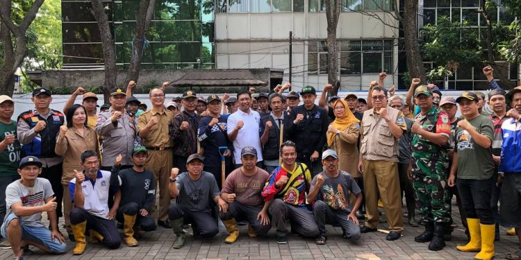 Di Program Padat Karya, Tedy Rusmawan Titip Sosialisasi Kang Pisman