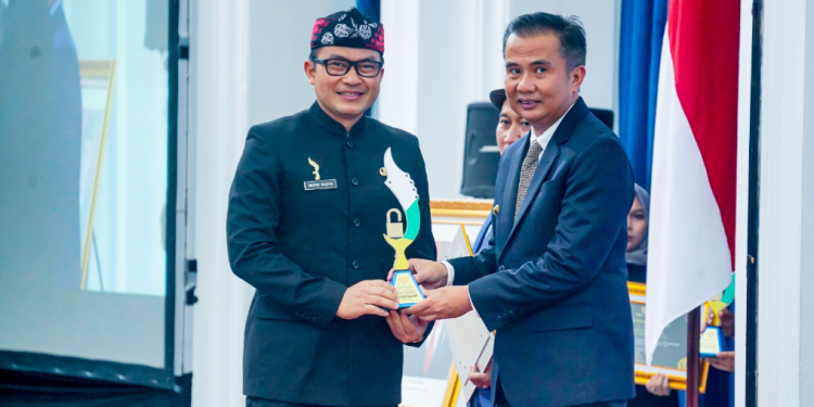 Disdik Jabar Raih Penghargaan OPD ‘Informatif’, Kadisdik Ungkap Hal Ini