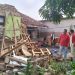 Legislator Muda Yudha Puja Turnawan Kunjungi Warga Kampung Pamoyanan Sukagalih Garut Yang Rumahnya Ambruk