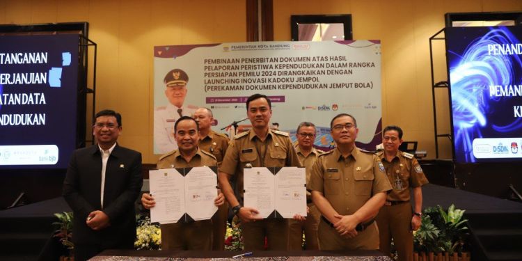 Tedy Rusmawan Ajak Anak Muda Lengkapi Identitas Kependudukan