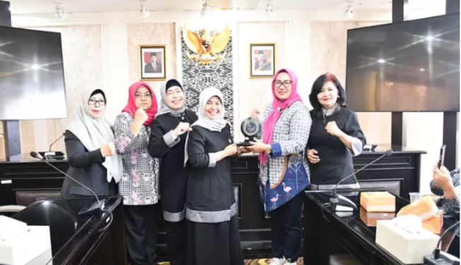 Terima KPPI Provinsi Riau, Yuningsih Bahas Posisi Perempuan Dalam Politik