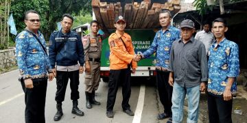 Korban Gempa Bumi di Kecamatan Simpenan Mendapatkan Bantuan Material