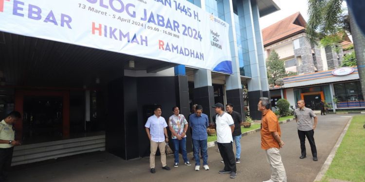 Tedy Rusmawan Tinjau Pasar Murah Ramadan Bulog Kanwil Jawa Barat