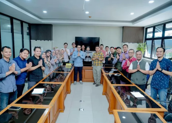 Kadisdik Jabar Wahyu Mijaya Bersilaturahmi Dengan Seluruh Pegawai Disdik Jabar di Hari Pertama Kerja