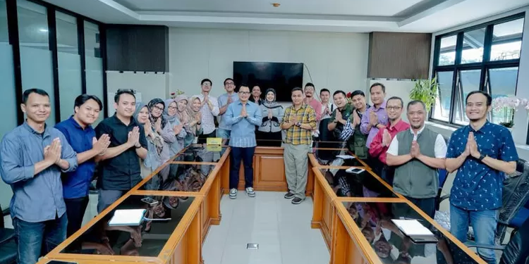 Kadisdik Jabar Wahyu Mijaya Bersilaturahmi Dengan Seluruh Pegawai Disdik Jabar di Hari Pertama Kerja