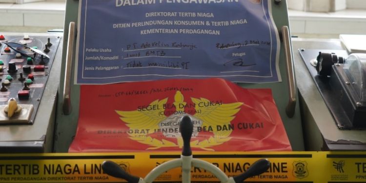 Bea Cukai Dampingi Mendag Ekspos Temuan Kapal Tanker Tanpa Izin Impor