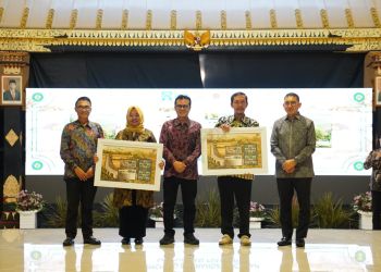 Pos Indonesia Dukung Peluncuran Prangko Seri Penanda Kota Buk Renteng di Acara HUT ke-108 Sleman