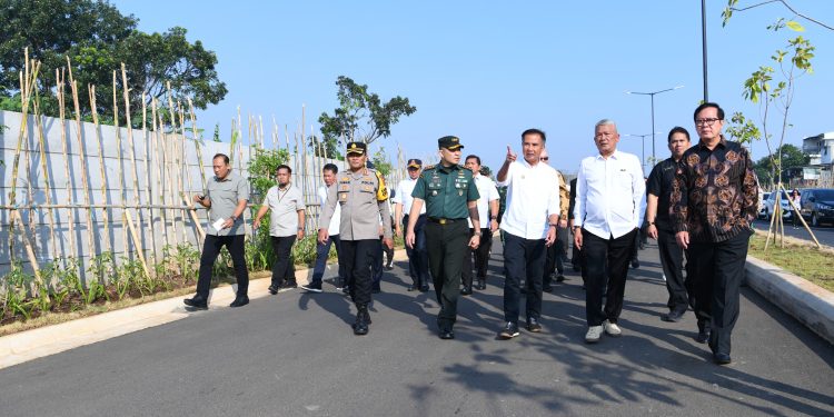 Bey Machmudin Resmikan Simpang Gedebage sebagai Akses Baru ke Masjid Raya Al Jabbar
