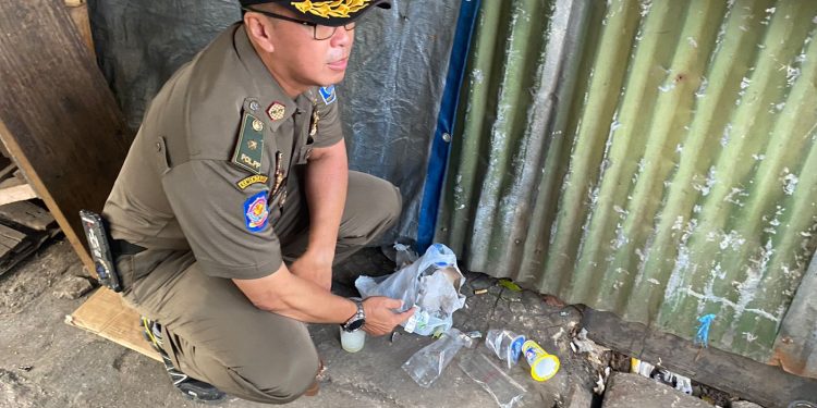 Gelar Operasi, Satpol PP Sita Ratusan Minuman Beralkohol dan Obat Daftar G Ilegal