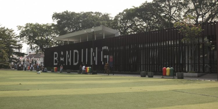 Agar Lebih Nyaman, Pemkot Bandung Bakal Tertibkan Kawasan Alun-alun